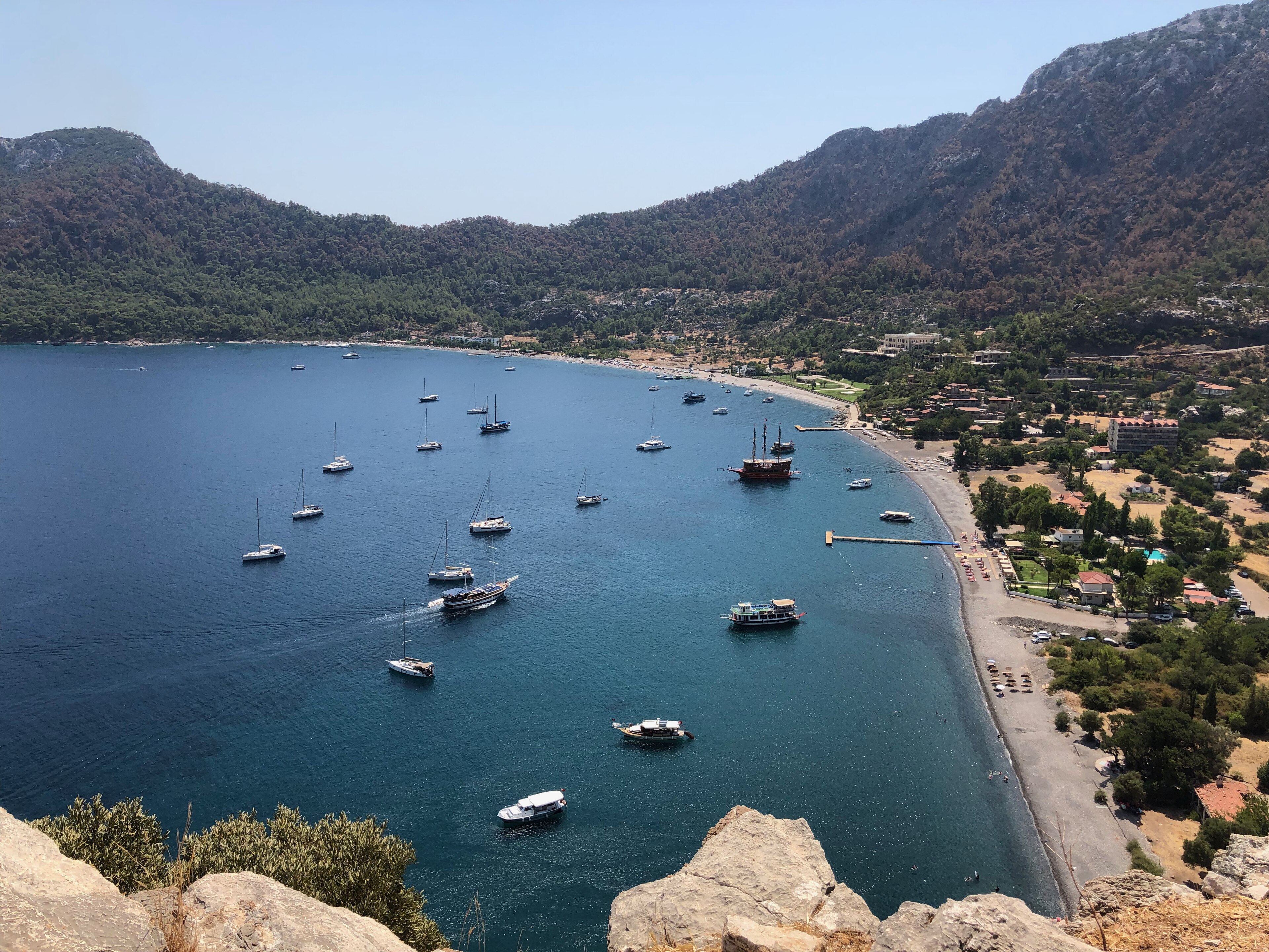 Yakındaki Plajlar ve Koylar rehberini temsil eden Marmaris ve Hisarönü görünümü